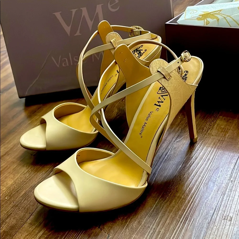VM Women's Cream Python Heels - Picture 1 of 6